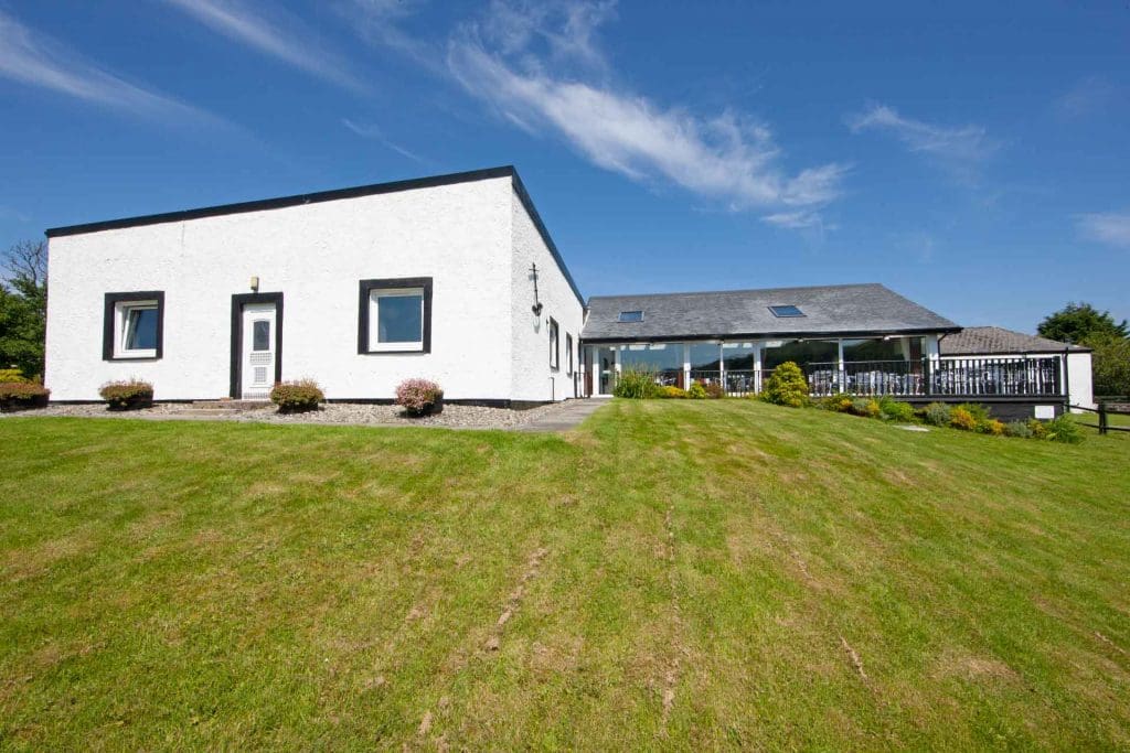 web-1Z6E9125 exterior