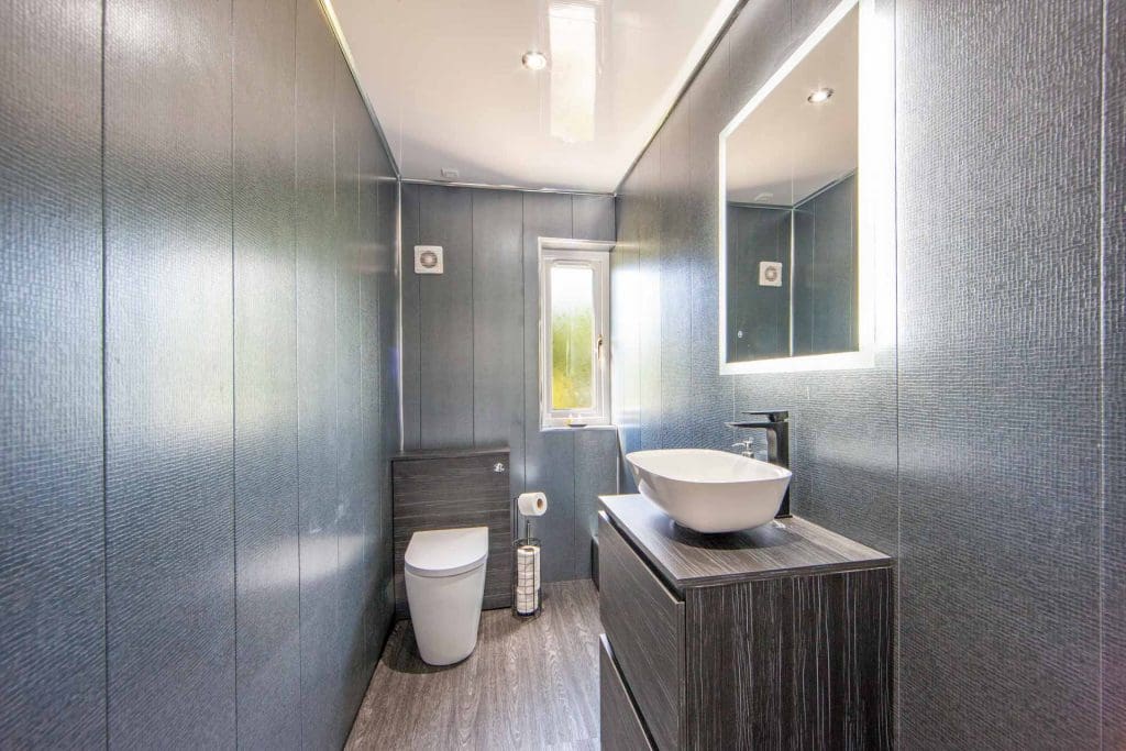 web-1Z6E9344 bedroom ensuite