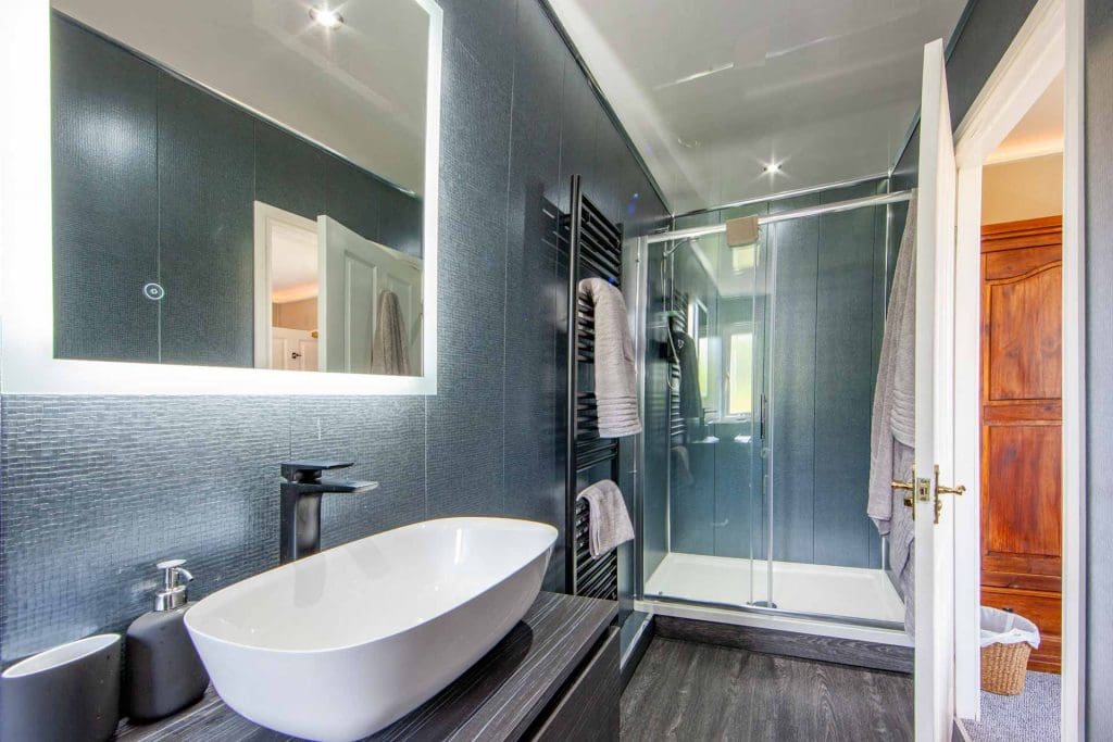 web-1Z6E9356 bedroom ensuite