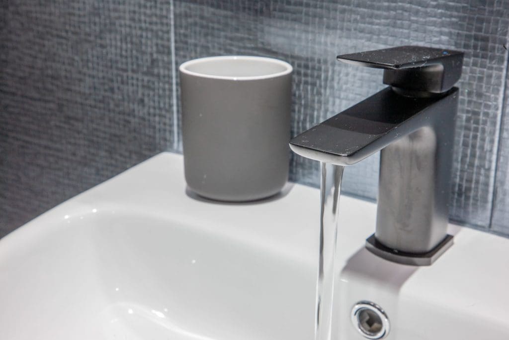 web-1Z6E9477 uist insert